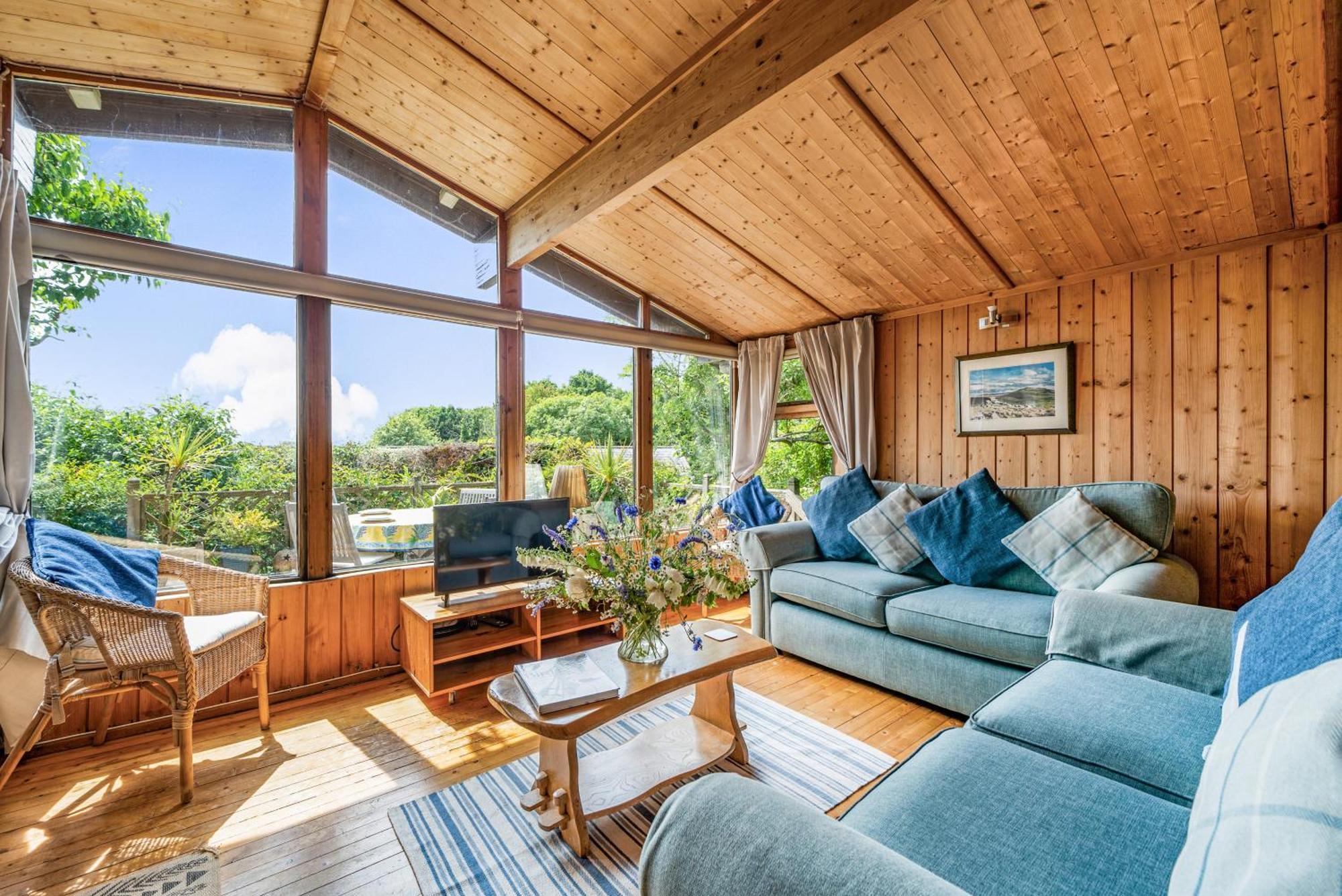Scandinavian Style Lodge In Rock Wadebridge Exterior photo